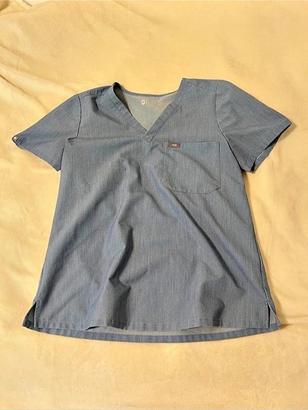 FIGS Scrub Set (Catarina Top & Livingston pant) light blue